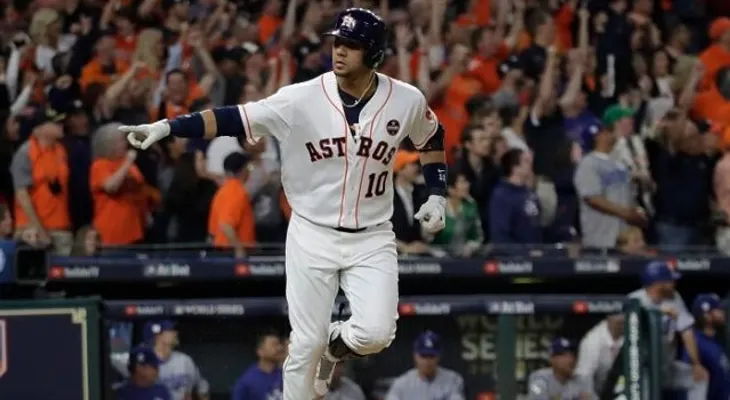 Yuli Gurriel suspendido 5 partidos de 2018 por gesto racista
