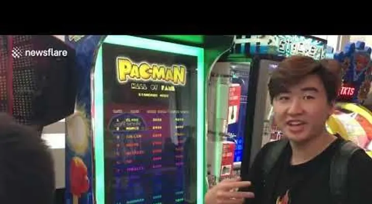 Jóvenes vencen máquina de videojuegos, con un ingenioso y simple truco 
