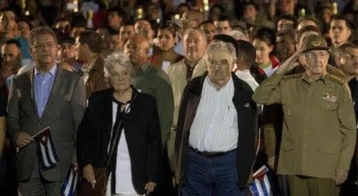 Leonel Fernández participa junto a Raúl Castro en "Marcha de las Antorchas"
