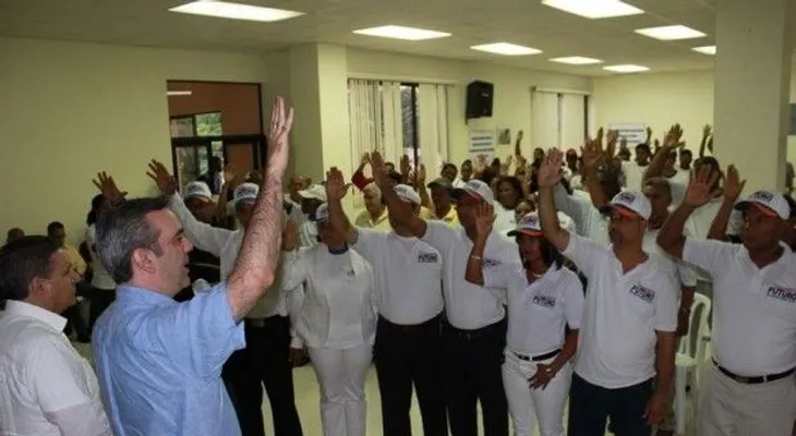 Luis Abinader llama a la sociedad a ser más activa en procesos institucionales