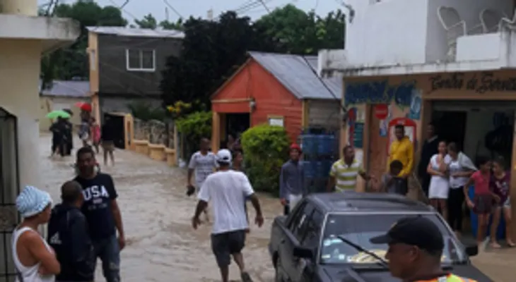 Familias en Puerto Plata amanecen con sus casas inundadas por fuertes lluvias (VIDEO)