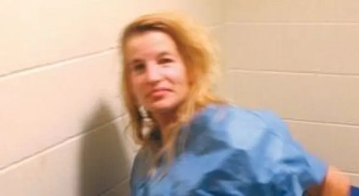 Mujer mata a 3 familiares y a una trabajadora
