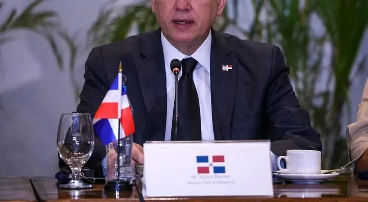 Marco Rubio conversa con el canciller dominicano Víctor "Ito" Bisonó sobre comercio e inversiones