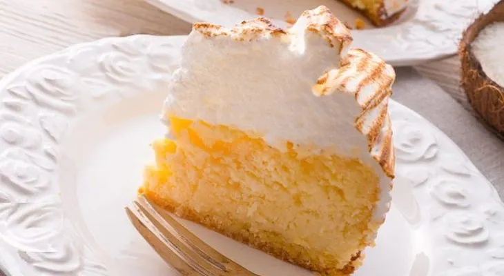 Un pay de queso de merengue de limón sin gluten y sin lácteos