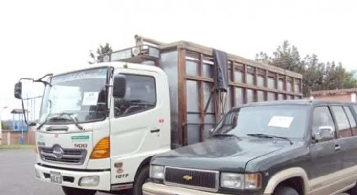 Policía recupera 4 camiones y 4 carros robados