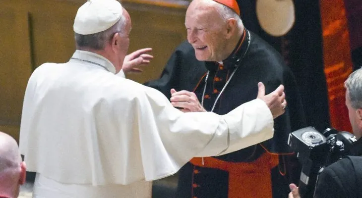 El Papa ordena reclusión de cardenal McCarrick hasta juzgarle por abusos 