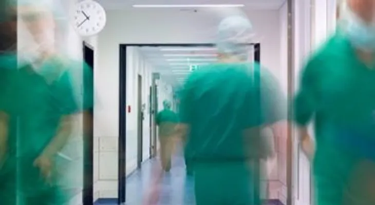 Tenía varios días en coma y despertó cuando su madre le puso su desodorante favorito