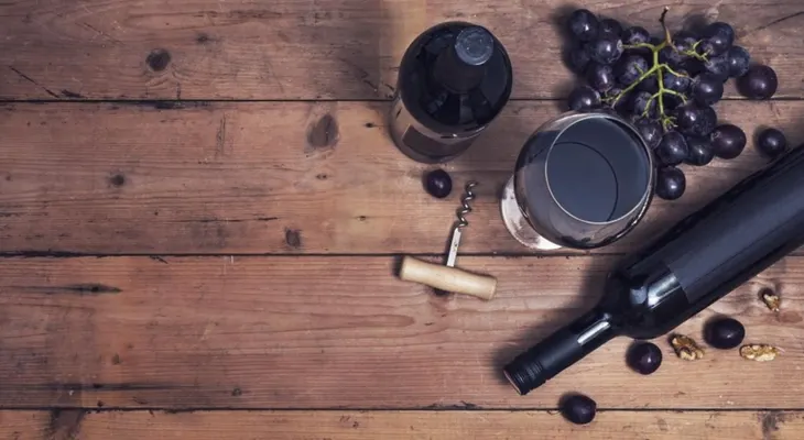 8 beneficios de tomar una copa de vino de noche