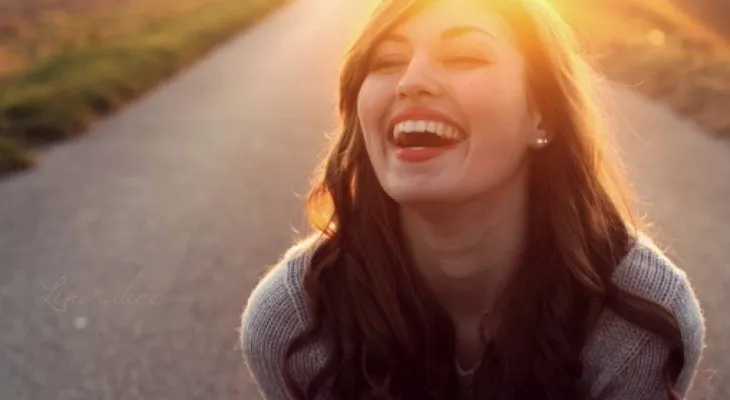 Aprende a ser feliz con estos 8 hábitos increíbles