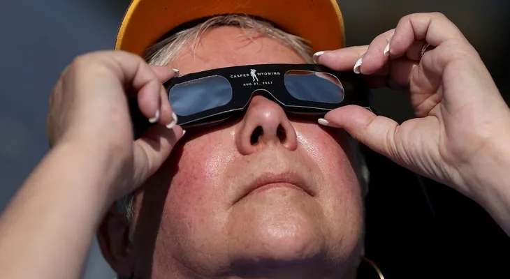 ¿Cómo saber si te lastimaste los ojos con el eclipse?