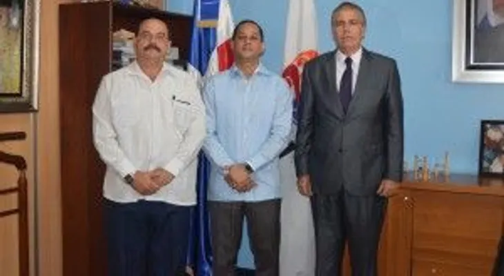 Ministro recibe Embajador de Cuba en el país