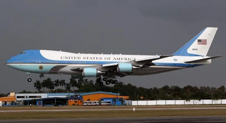 Reabren base aérea que utiliza Obama tras haber sido cerrada por falsa alarma