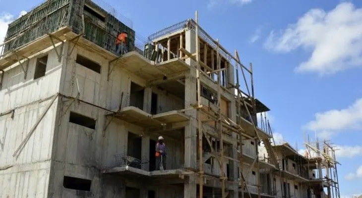 Residentes de la vieja barquita construyen la nueva