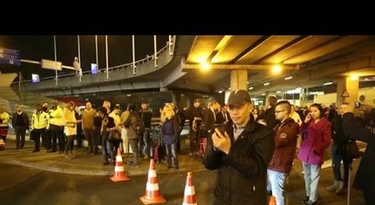 Evacúan el aeropuerto de Ámsterdam, por hallazgo de objeto sospechoso (Videos, Fotos)