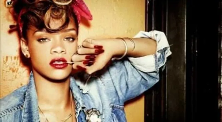 Rihanna: diosa de las redes sociales con nuevas fotos 