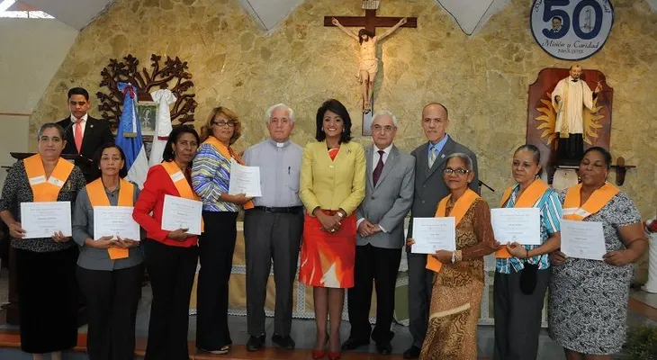 Cándida Montilla de Medina encabeza actos de graduación "por una cultura de paz"
