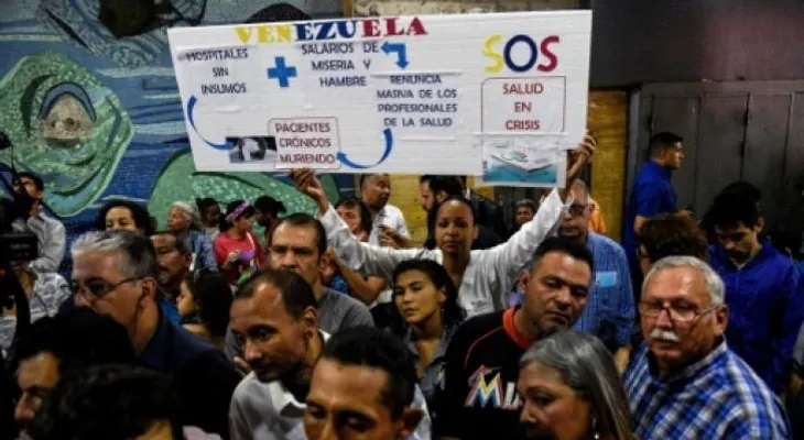 Miles de pacientes con enfermedades crónicas en Venezuela de están muriendo; ruegan por medicinas