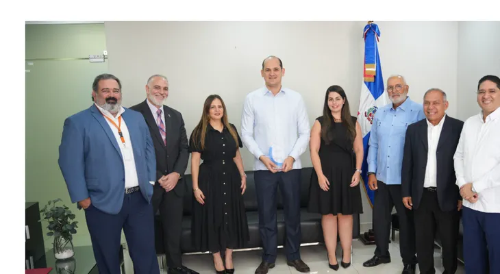 Suplidores de medicamentos reconocen eficiencia de  Adolfo Pérez en PROMESECAl