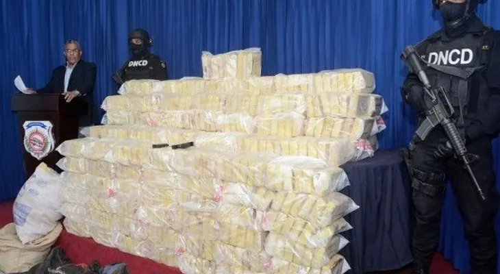 DNCD apresa a dominicano y colombiano con 597 paquetes de droga