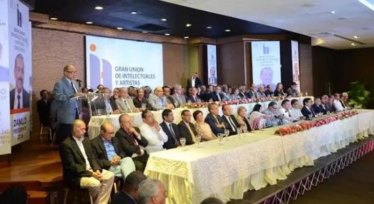 Intelectuales anuncian respaldo a la reelección de Danilo