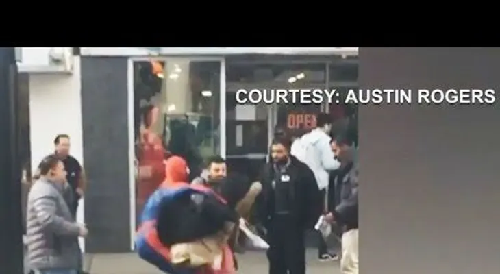 Spiderman atrapa a mujer que robó una tienda (VIDEO)