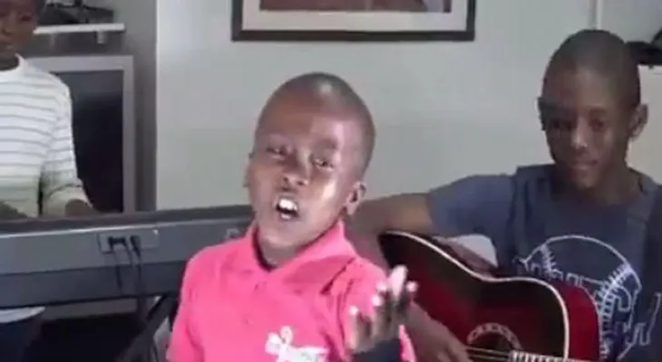 Niño imita Michael Jackson se vuelve viral en redes