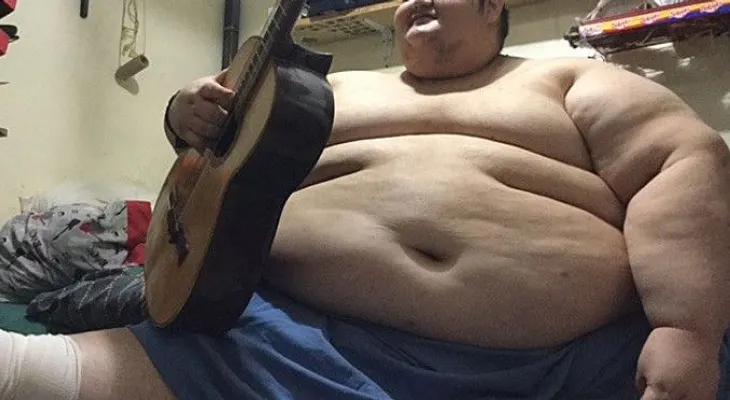 Intentarán reducir obesidad de hombre de 500 kilos en Guadalajara