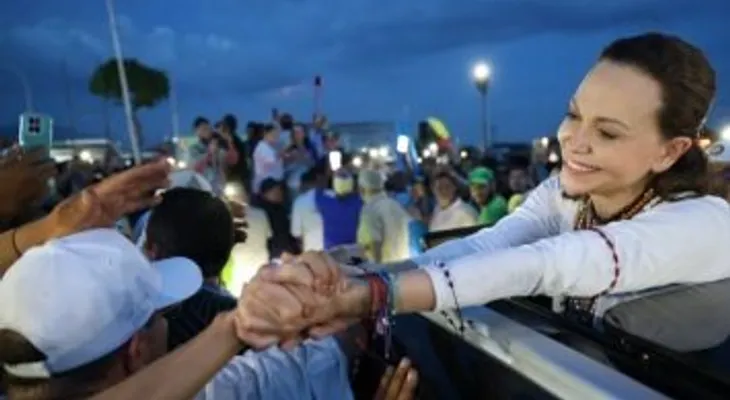 Multitudinaria caravana acompaña a María Corina Machado hasta Caracas tras su regreso a Venezuela