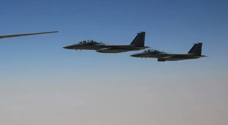 Hutíes difunden video de un supuesto caza F-15 saudí derribado mientras avanzan en Yemen