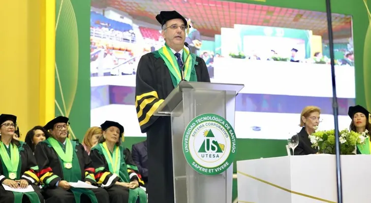 Abinader recibe el título de doctor honoris causa de Utesa por su notable liderazgo y aportes al país