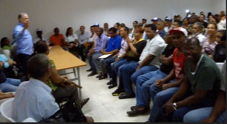 César Cabrera anuncia precandidatura a diputado