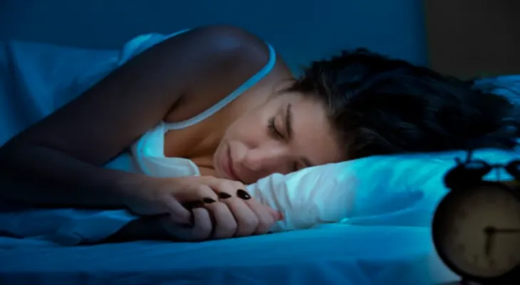 Lo que le pasa a tu cuerpo cuando te duermes de madrugada  