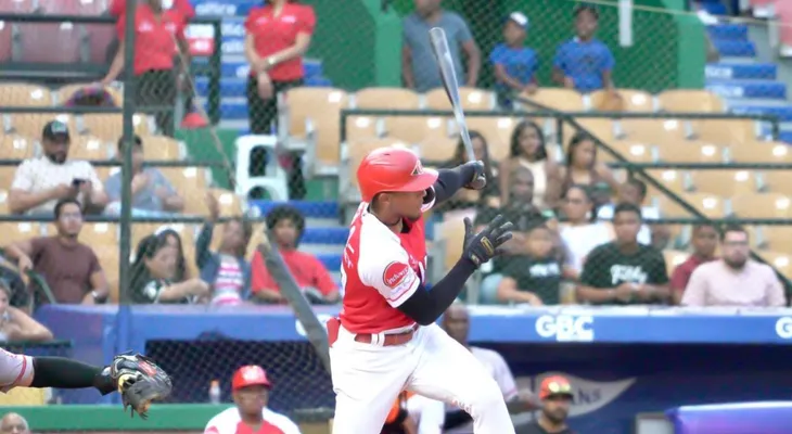 Leones caen 4-3 frente a Toros en el Quisqueya