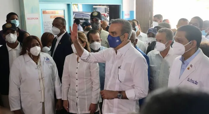Presidente Abinader supervisa evolución del Plan Nacional de Vacunación en Barahona