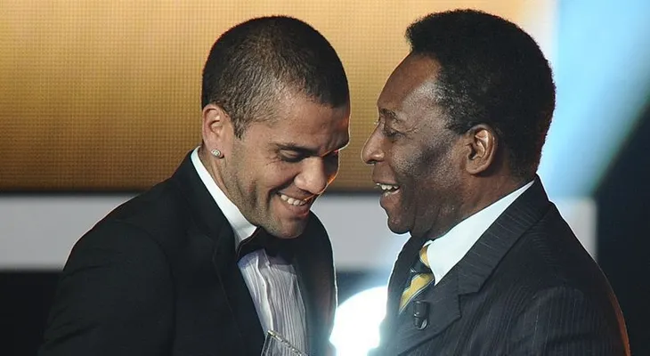 Así Dani Alves se burló de Pelé en Instagram
