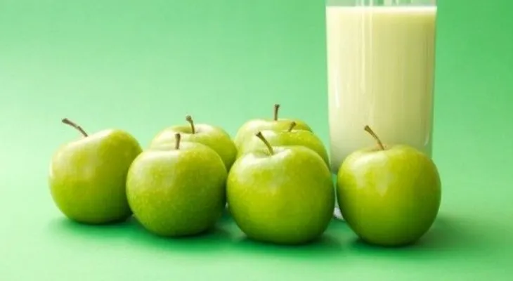 Prepara esta rica merienda: Manzana con yogurt y almendras