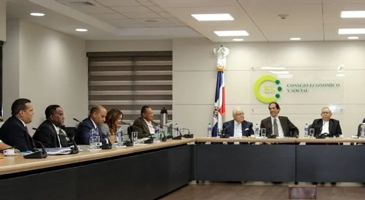 Siguen reuniones por pacto eléctrico