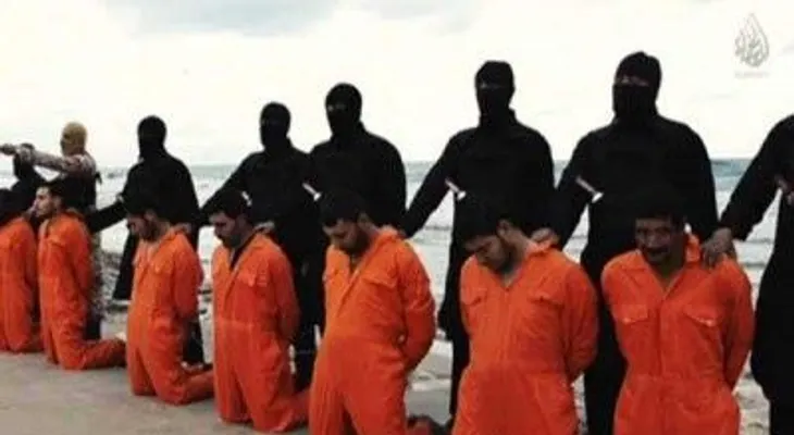 Egipto ataca a ISIS en Libia tras video de decapitación masiva
