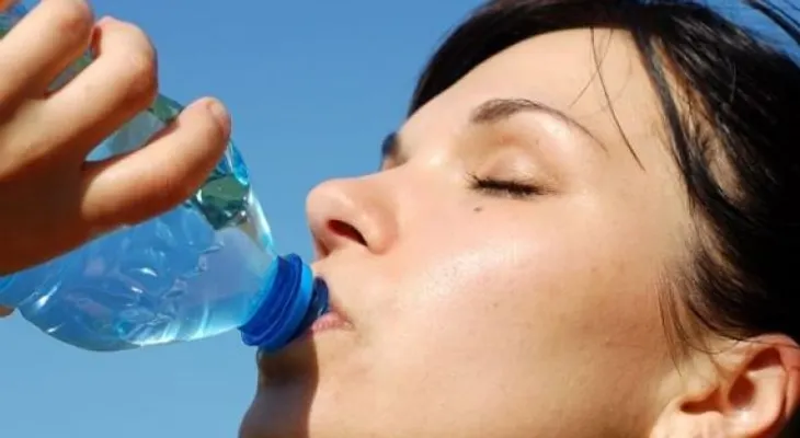 6 beneficios de beber agua templada para nuestra salud