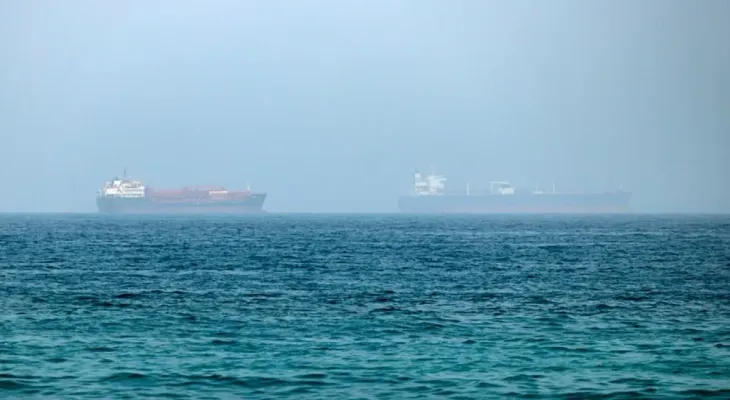 Guardia Revolucionaria de Irán reporta explosión de un sexto petrolero por mina naval en el estrecho de Ormuz