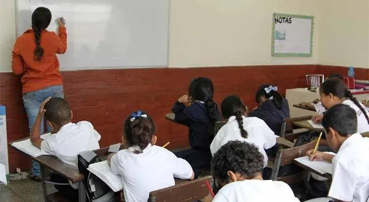 Denuncian aumentos de tarifas en colegios privados