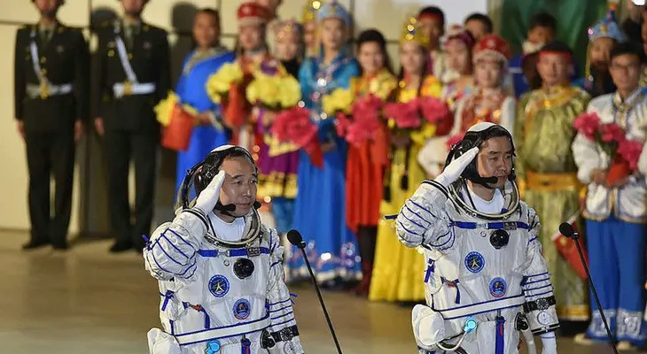 Los astronautas del Shenzhou-11 finalizan la misión espacial tripulada más larga de China