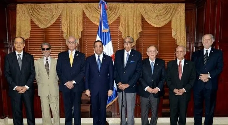Navarro trata nueva política exterior de RD con 7 ex cancilleres