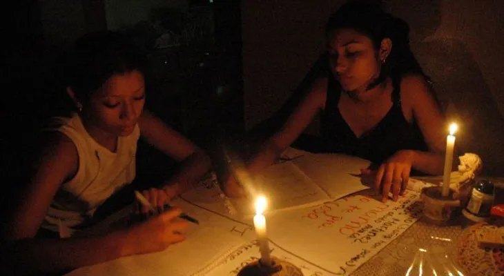 Residentes del sector Los Ríos denuncian que tienen más de 25 horas sin energía eléctrica 
