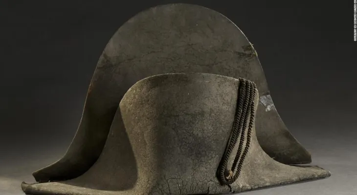 La cara subasta por este sombrero que Napoleón supuestamente usó en la Batalla de Waterloo