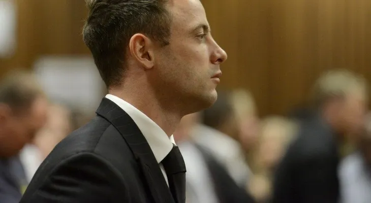 Oscar Pistorius salió de prisión este lunes para cumplir arresto domiciliario