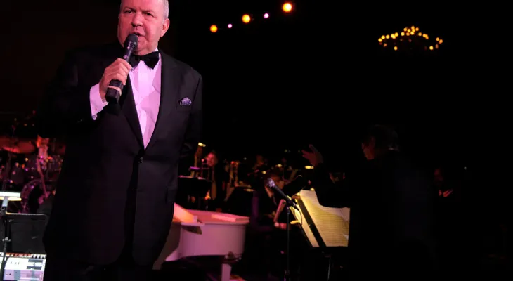 Frank Sinatra Jr., hijo del legendario cantante, muere en Florida a los 72 años