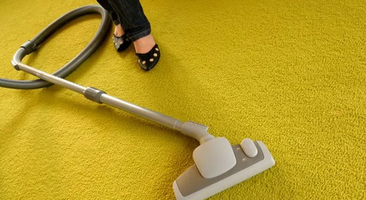 Tips prácticos para mantener pisos y alfombras impecables
