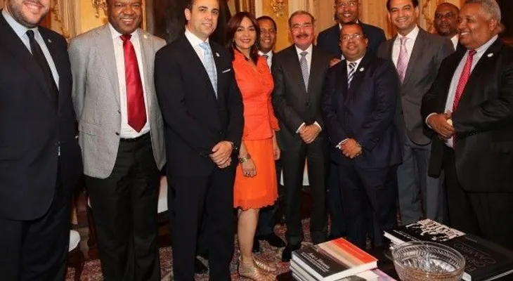 Danilo Medina recibe visita equipo de El Sol de la Mañana