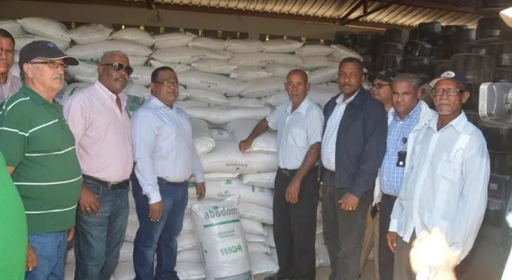 Productores de café de Pedernales reciben mil 200 quintales de abono 